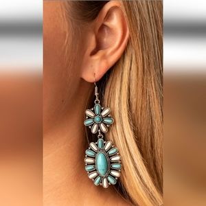 Beautiful Turquoise Flower Earrings